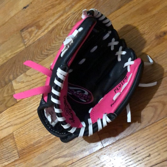 Rawlings girls baseball glove - Picture 1 of 11
